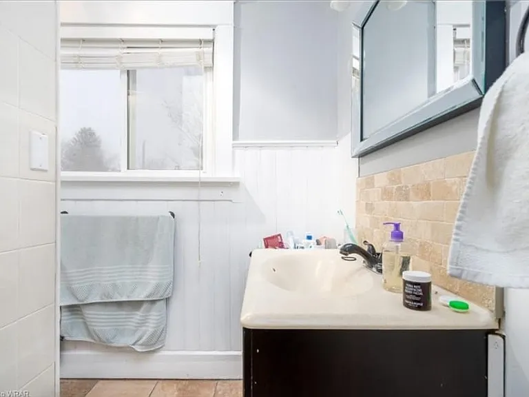 98 Brubacher St #1 — Photo 9