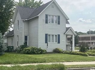 729 S 9th St, Clinton, IA 52732