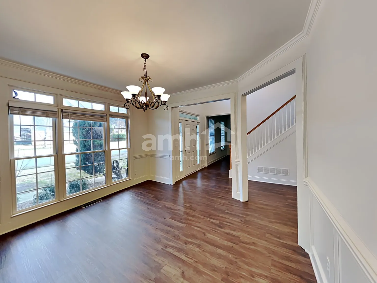 4 bed, 3.0 bath, 2360 sqft, $2,465 — Photo 4