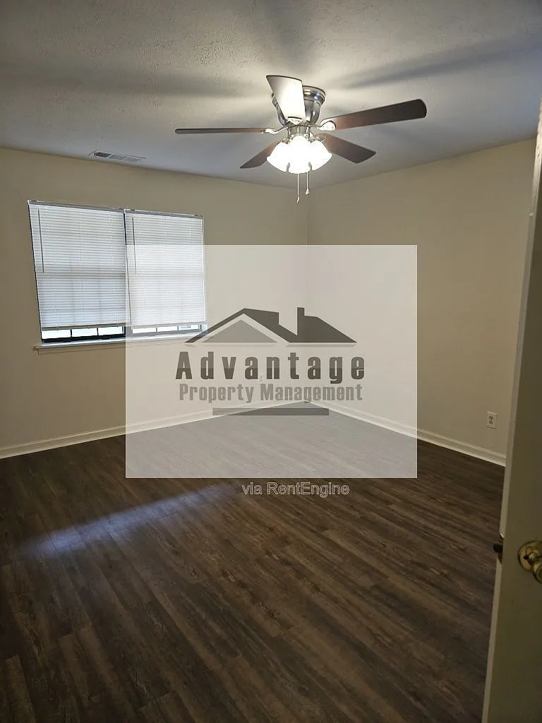 2 bed, 1.0 bath, 994 sqft, $1,365 — Photo 4