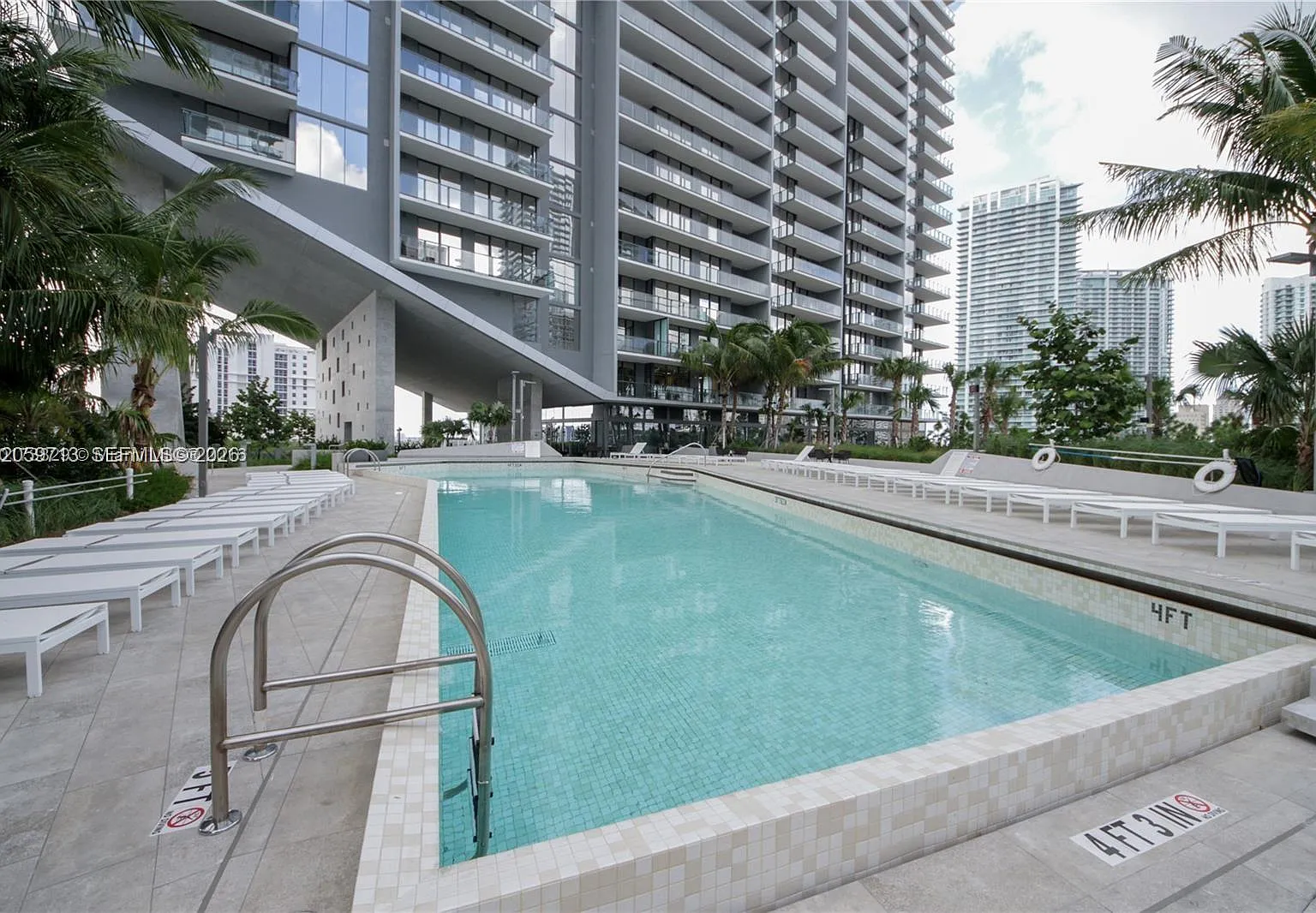 Rise Condo — Photo 1