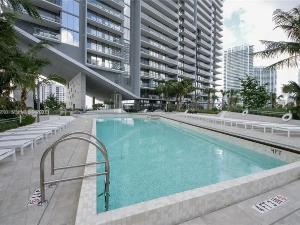 88 SW 7th St, Miami, FL