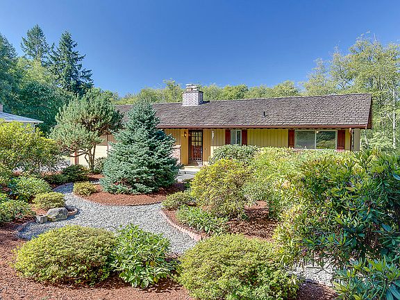 2nd image of 11866 Manzanita Ln NE
