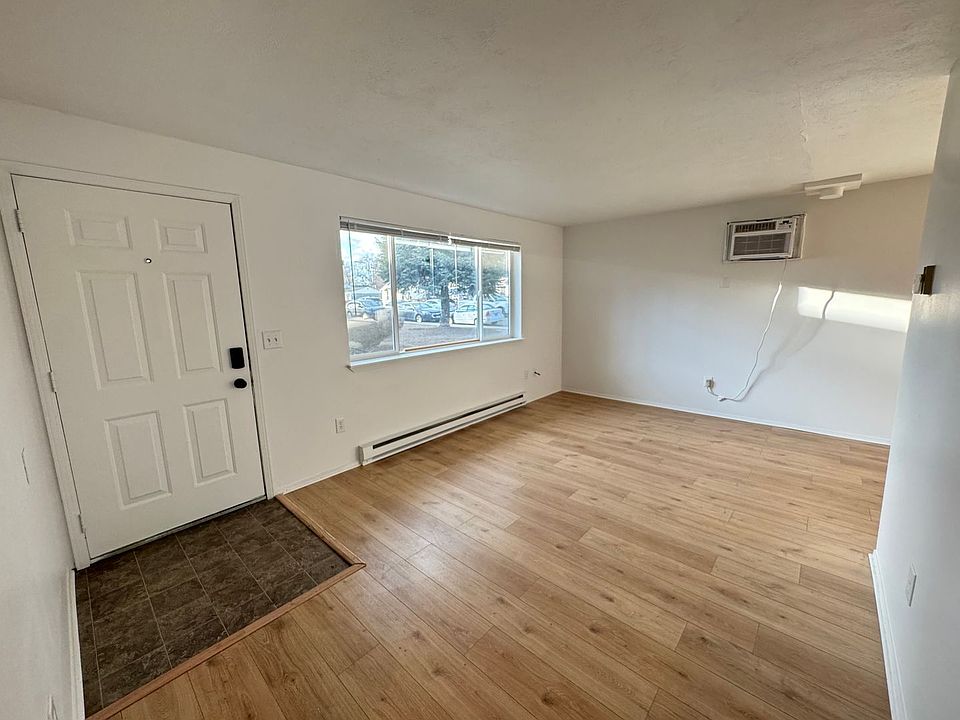 1st image of 824-830 E North Ave #828
