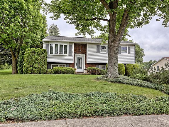 2nd image of 307 W Carpenter Ave