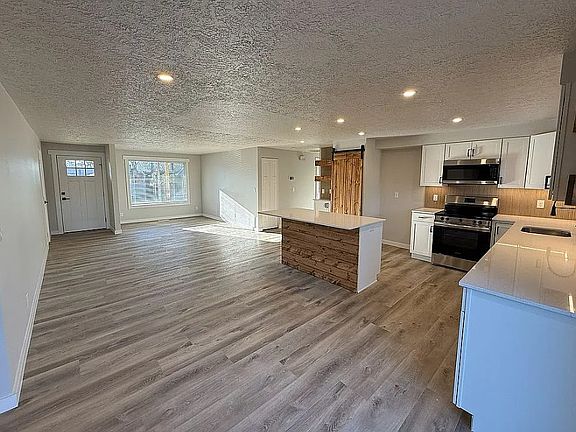 3rd image of 844 Elk Ct SE
