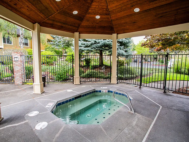 Year Round Spa/ Hot Tub