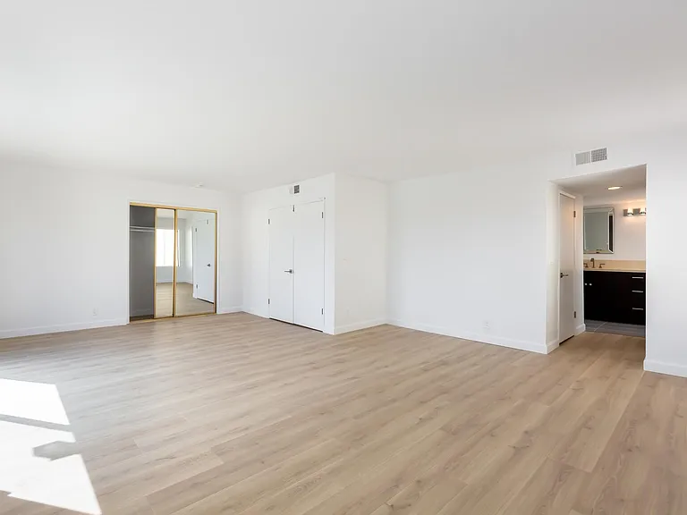 1738 S Bentley Ave #302 — Photo 35