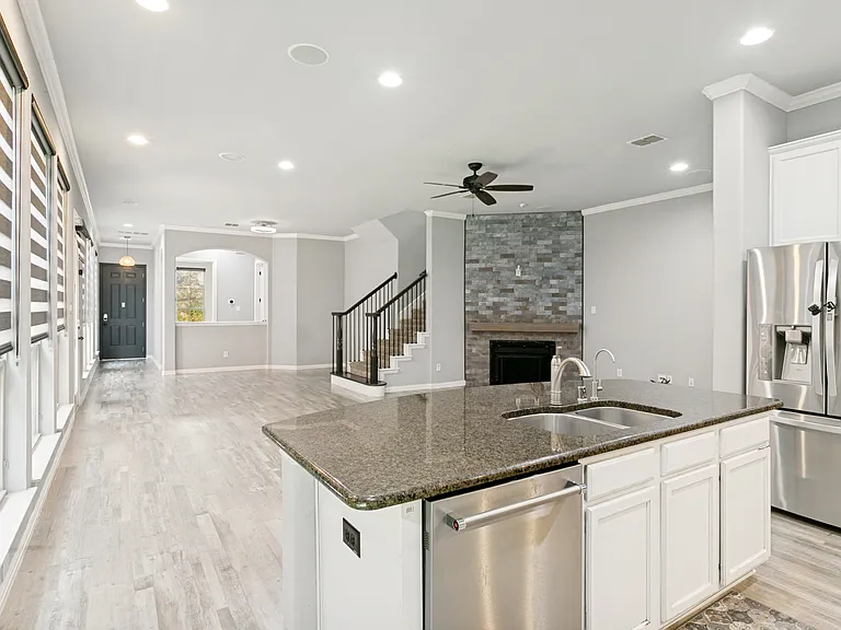 2450 Sunderland Ln — Photo 8