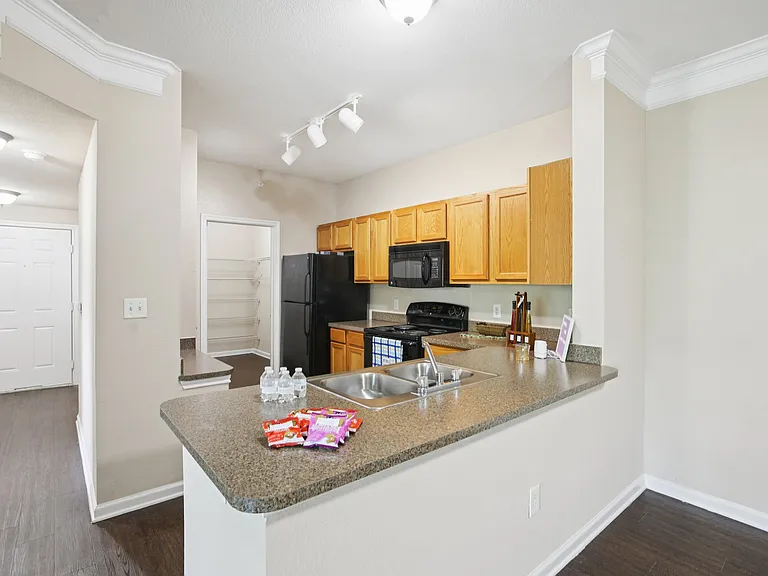 River Valley Apartments — Photo 24
