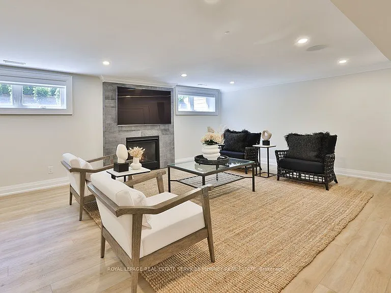 1638 Ruscombe Close — Photo 28