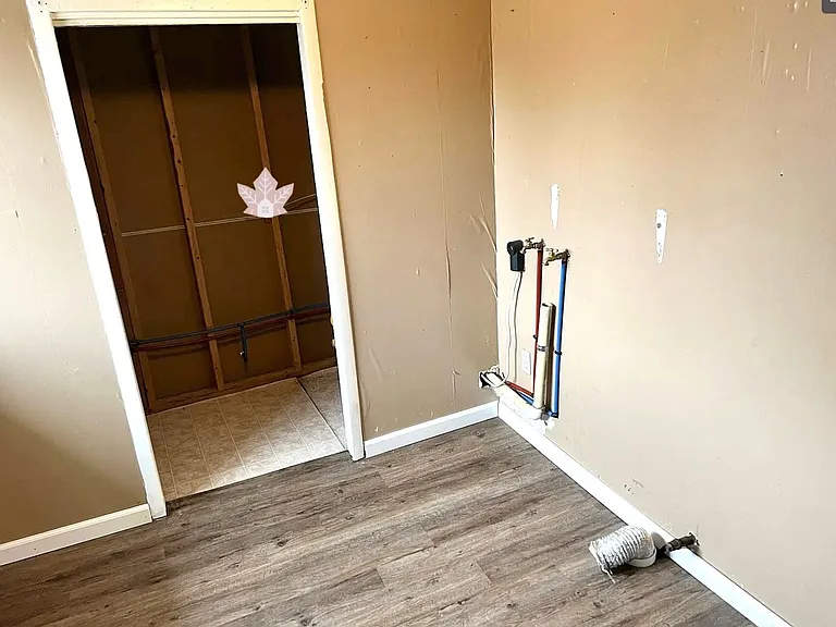 413 E South D St — Photo 12