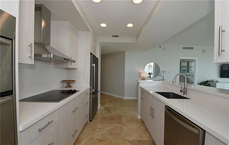 2 bed, 2.0 bath, 1375 sqft, $4,500 — Photo 4
