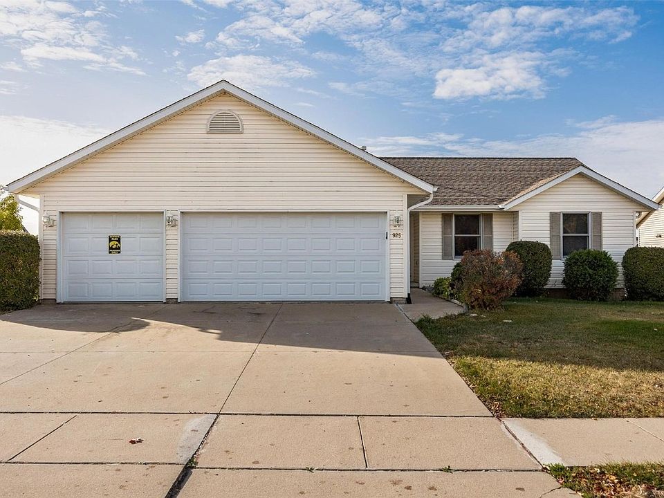 1st image of 925 Ashford Dr NE
