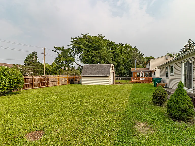 1075 Aspen Dr — Photo 23
