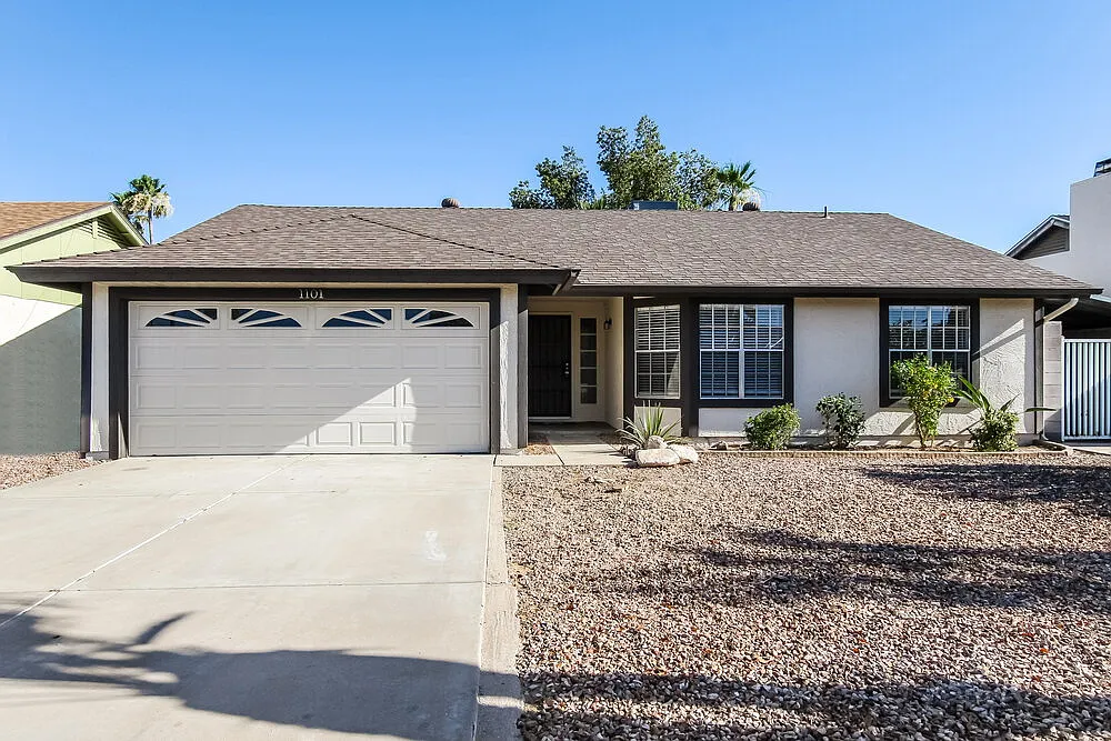 3 bed, 2.0 bath, 1700 sqft, $2,295 — Photo 1