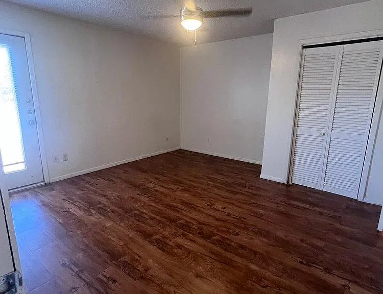 1226 N Lbj Dr #4 — Photo 4