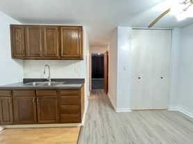 8821 Schneider Ave