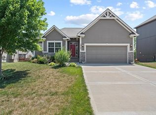 10127 N McKinley Ave, Kansas City, MO 64157