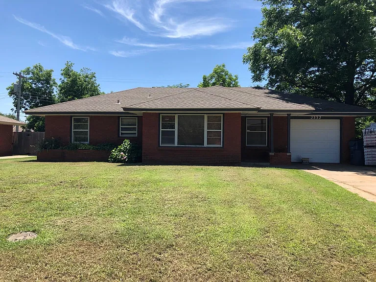 2332 Ashley Dr — Photo 9