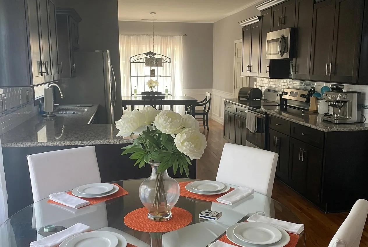 2 bed, 1100 sqft, $900 — Photo 3