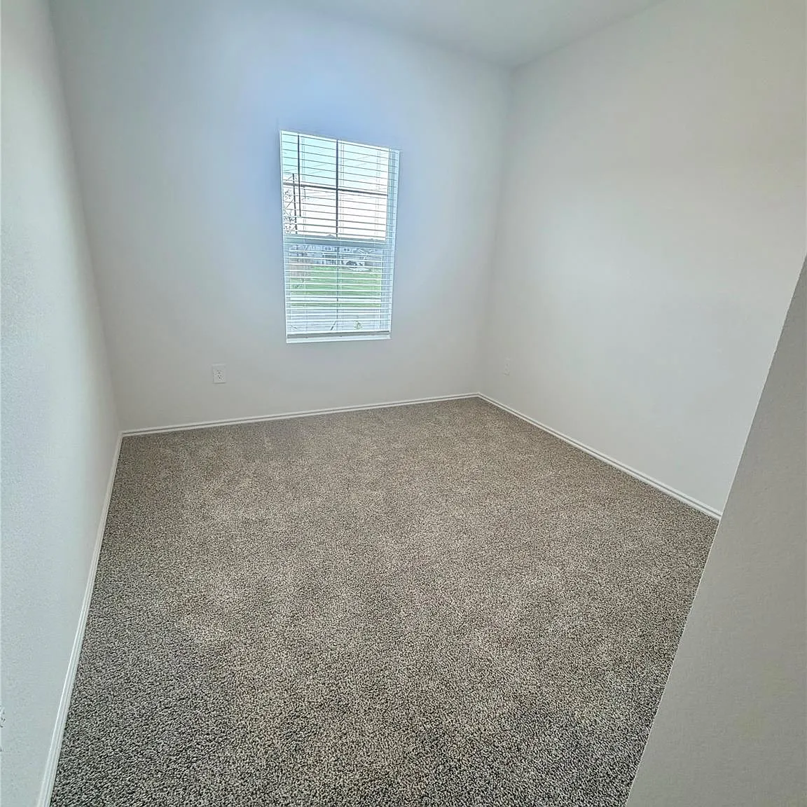 4 bed, 3.0 bath, 2239 sqft, $2,095 — Photo 4