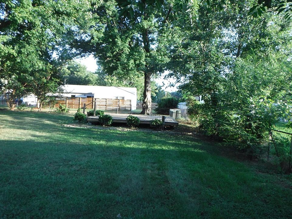 2nd image of 305 Colony Rd