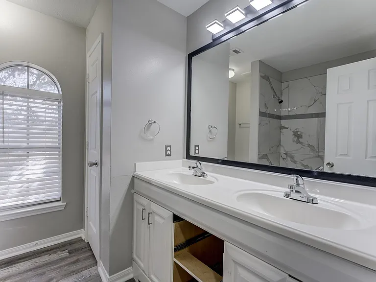 12415 Silversmine Dr — Photo 33