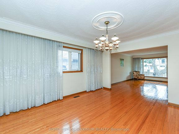 5th image of 78 Roxaline St