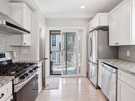 3rd image of 30 Rawson St