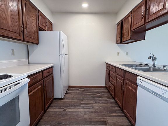 5th image of 3900-3951 Doral Dr #3927