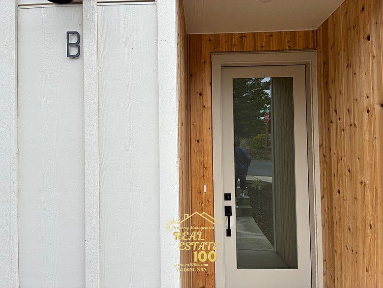 1st image of 305 SE Port Ave #B