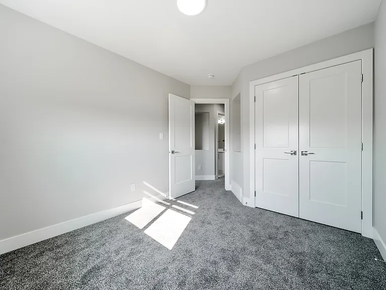 595 Black Stone Blvd #M — Photo 18