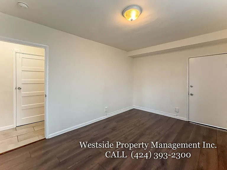 1260 W 39th St #6 — Photo 11