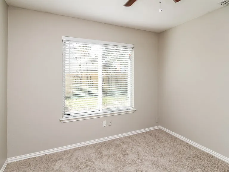 1115 Colbert Ln — Photo 13
