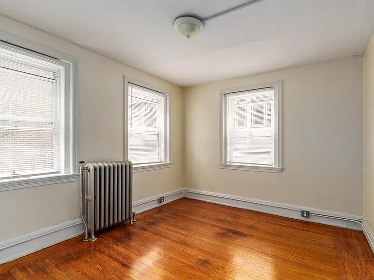 Stonehurst Apartments — Photo 9