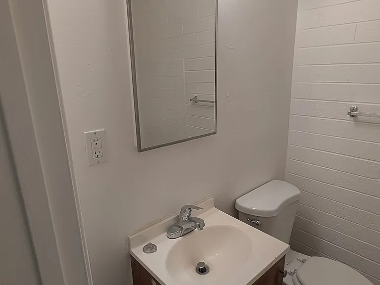 2053 N Alvernon Way #8 — Photo 4