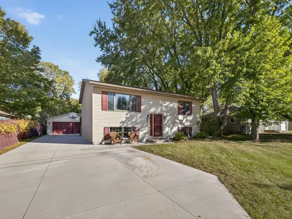 2411 Mayhill St SE, Rochester, MN 55904
