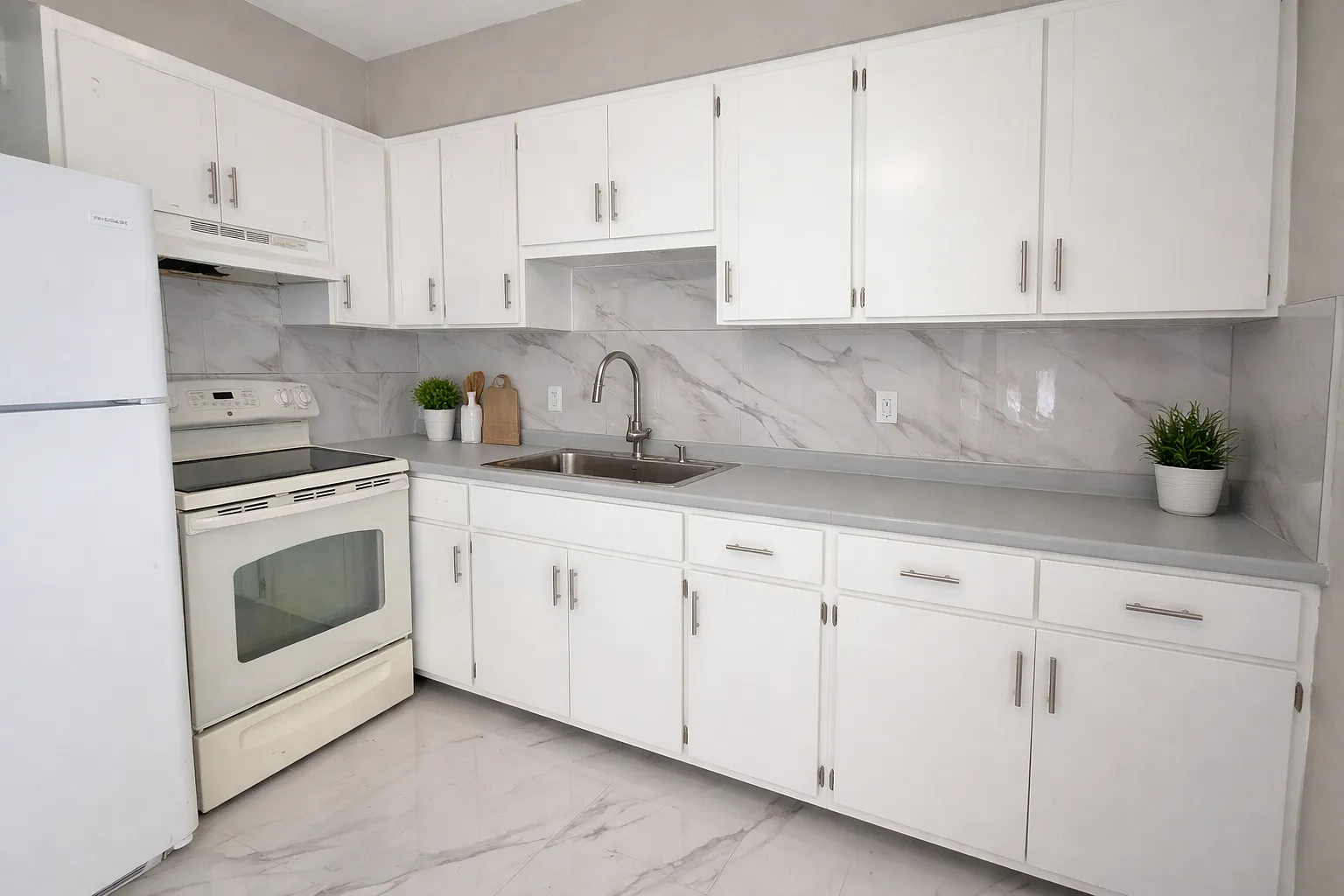 3 bed, 900 sqft, $1,499 — Photo 4