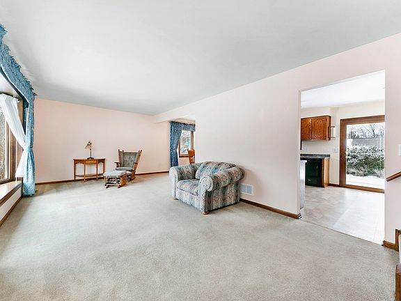 2nd image of 1155 Peachtree Ct
