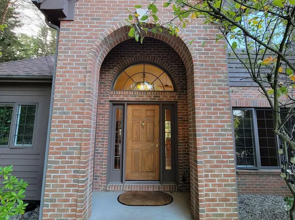 1236 Perry Lake Rd, Ortonville, MI 48462