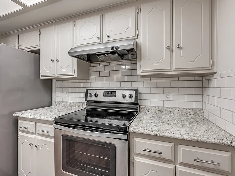 9027 N Rockwell Dr — Photo 12