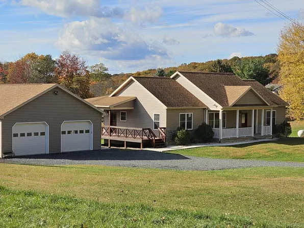 12 Oak Woods Ln, Danville, PA 17821