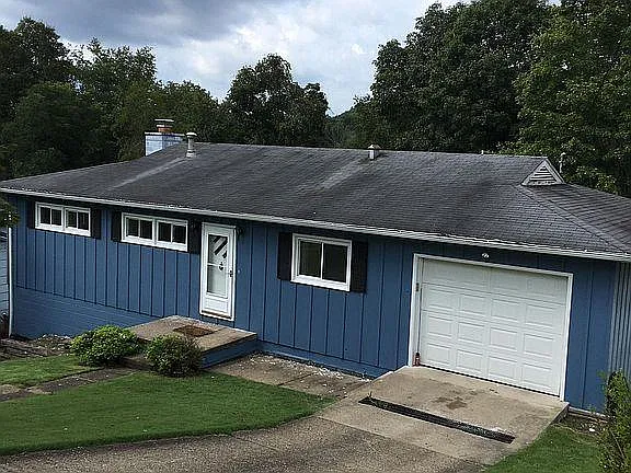 1302 Lyndale Dr — Photo 1
