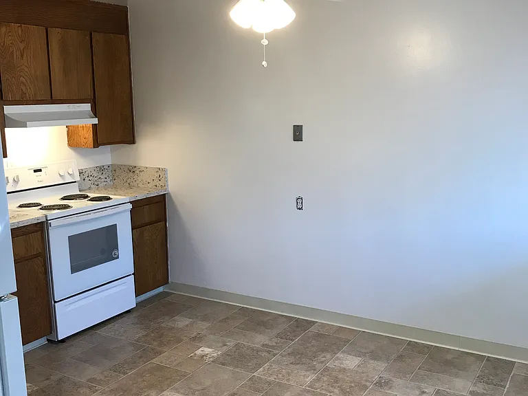 1577 Brookvale Dr — Photo 5