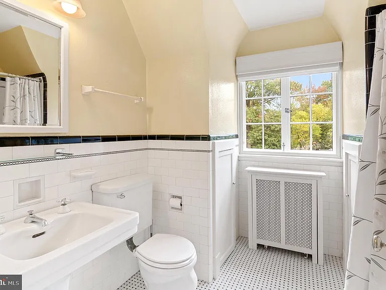 7704 Crossland Rd — Photo 41
