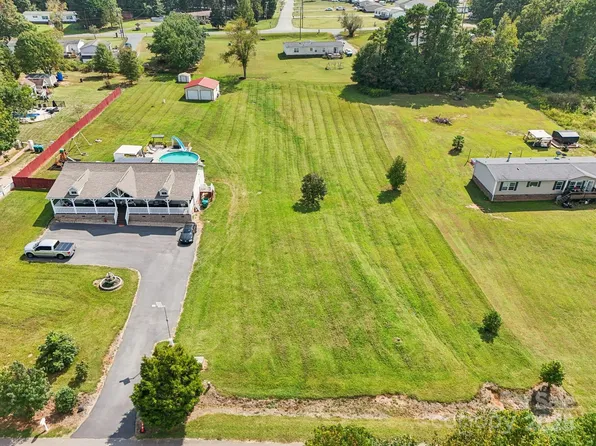 1071 Reba Ln, Kannapolis, NC 28081