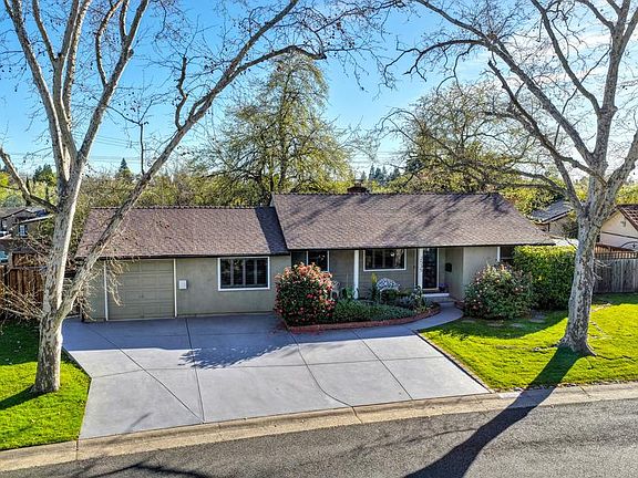 3rd image of 2535 Danube Dr