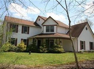 18539 Snyder Rd, Chagrin Falls, OH 44023