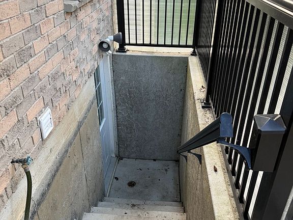 2nd image of 118 Ribblesdale Dr #Basement